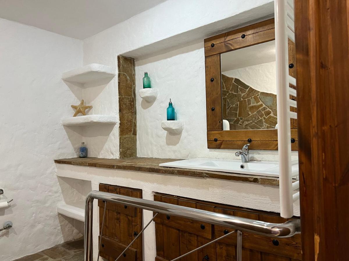 Apartment In Salamina With Garden & Sea View Selinia Екстериор снимка