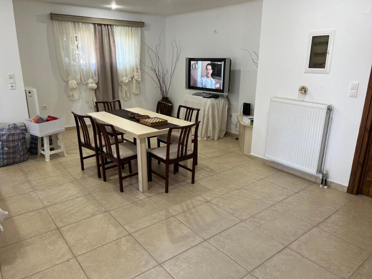 Apartment In Salamina With Garden & Sea View Selinia Екстериор снимка