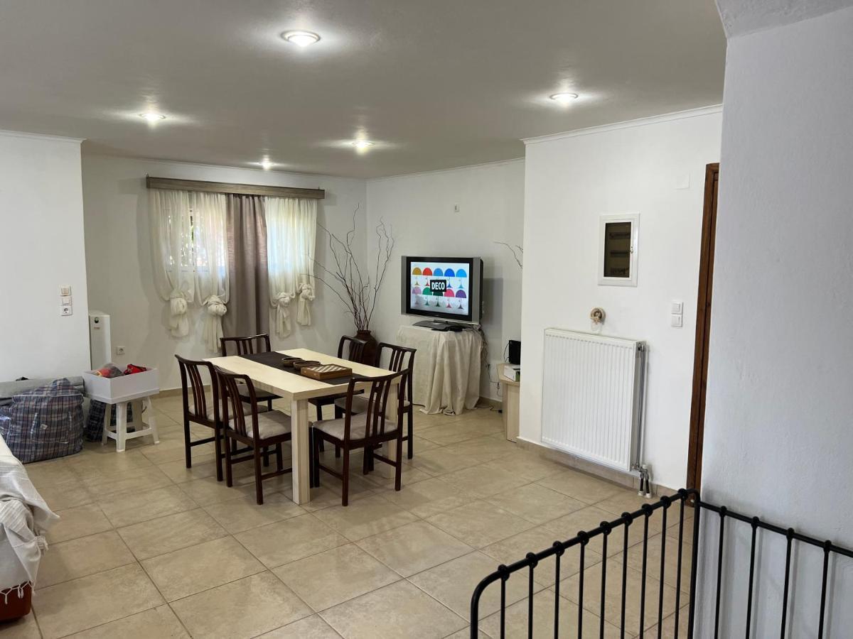 Apartment In Salamina With Garden & Sea View Selinia Екстериор снимка