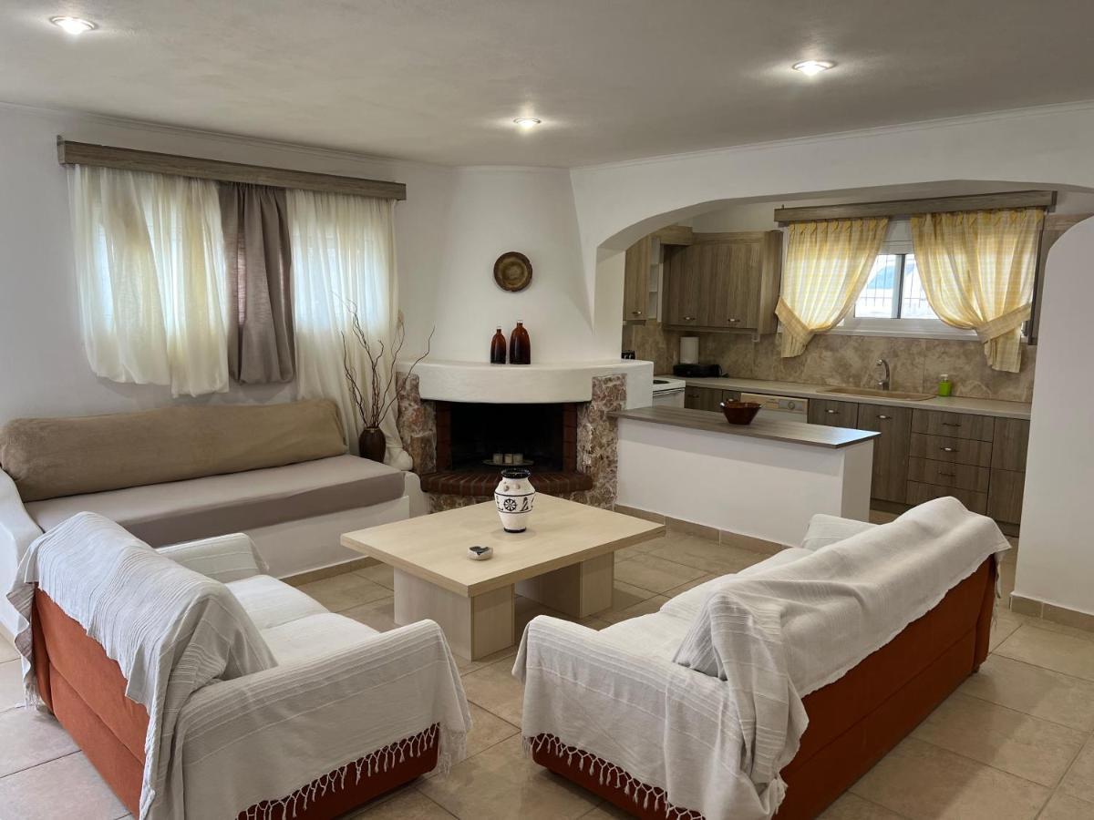 Apartment In Salamina With Garden & Sea View Selinia Екстериор снимка
