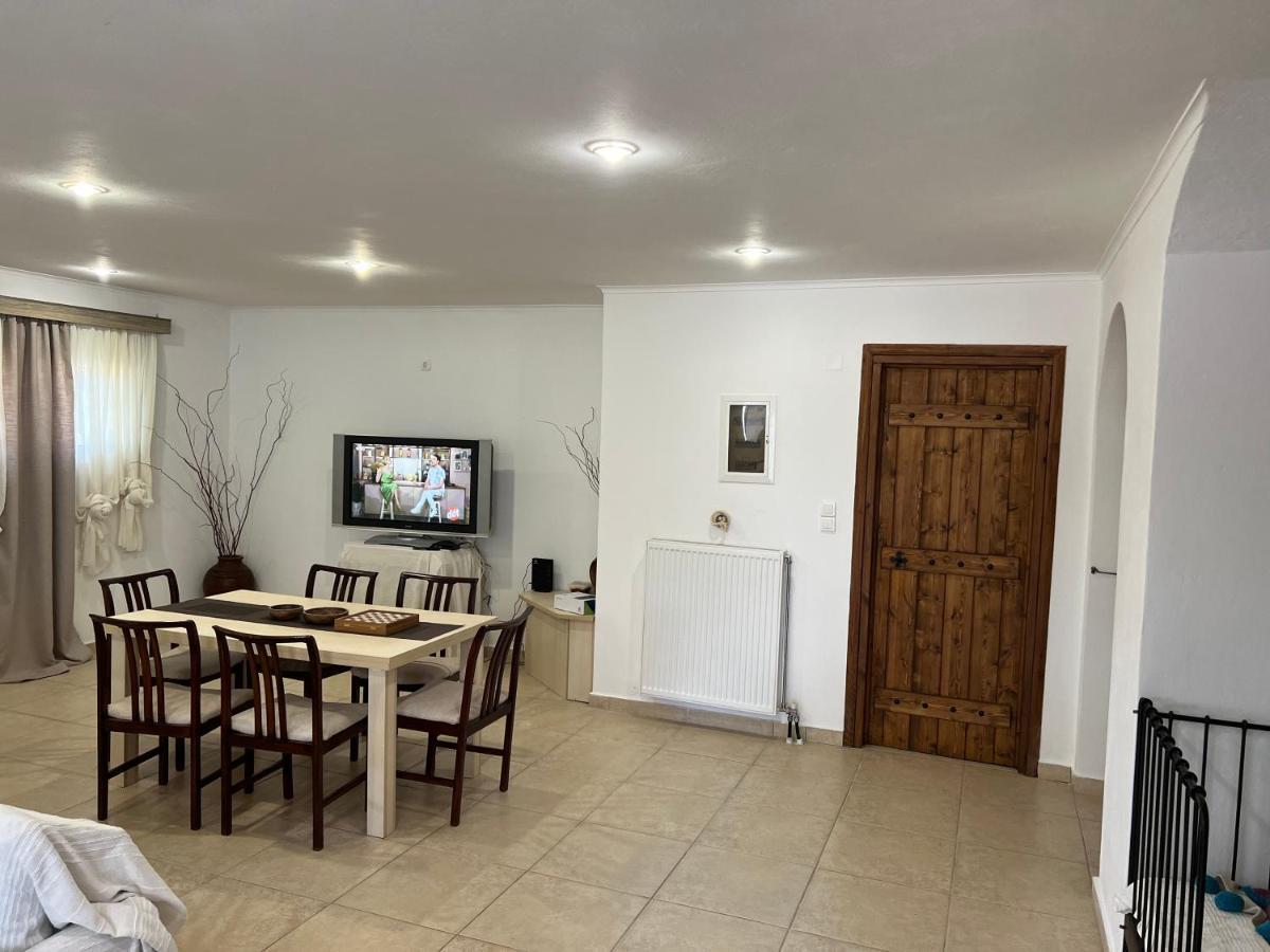 Apartment In Salamina With Garden & Sea View Selinia Екстериор снимка