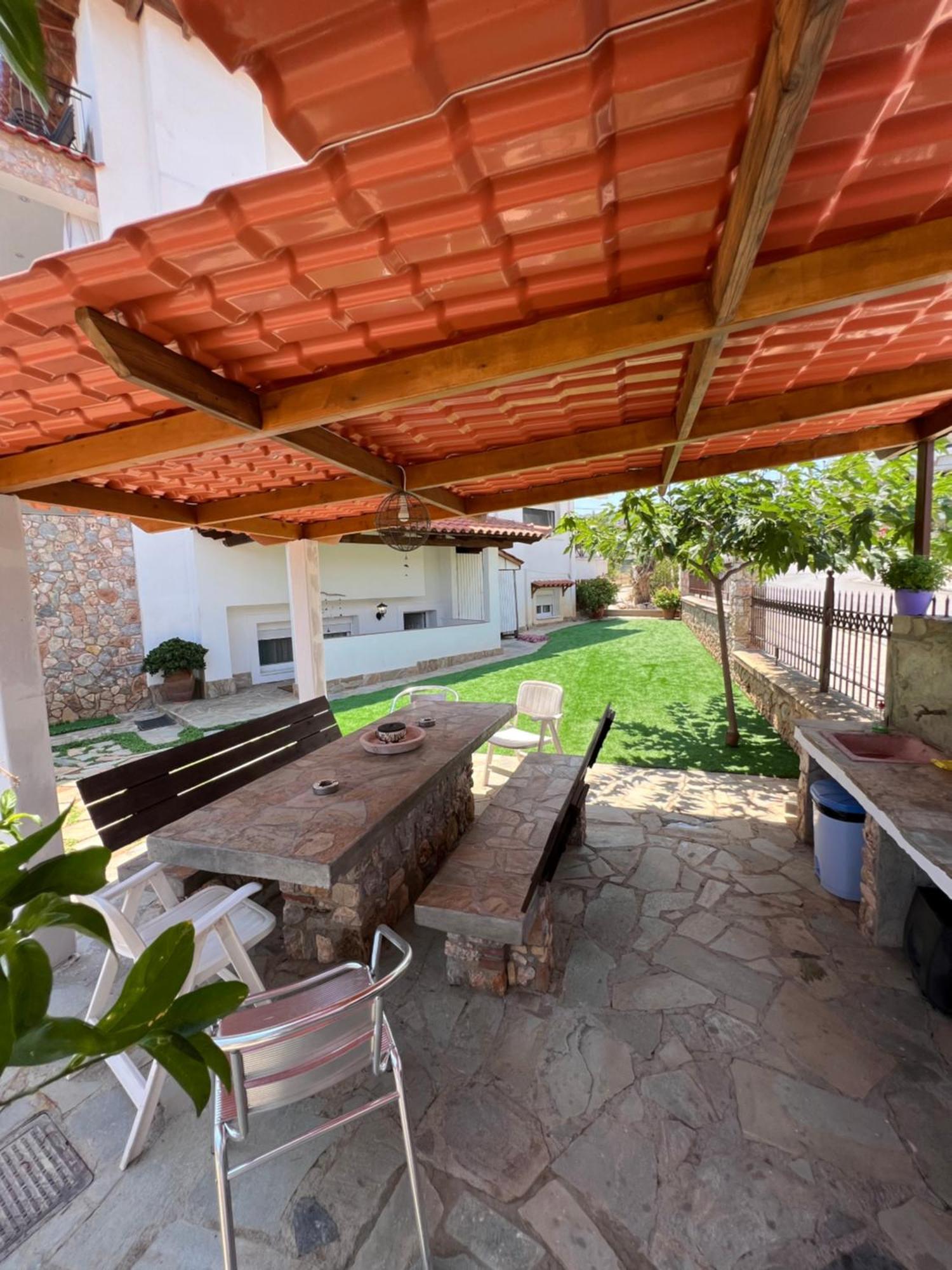 Apartment In Salamina With Garden & Sea View Selinia Екстериор снимка